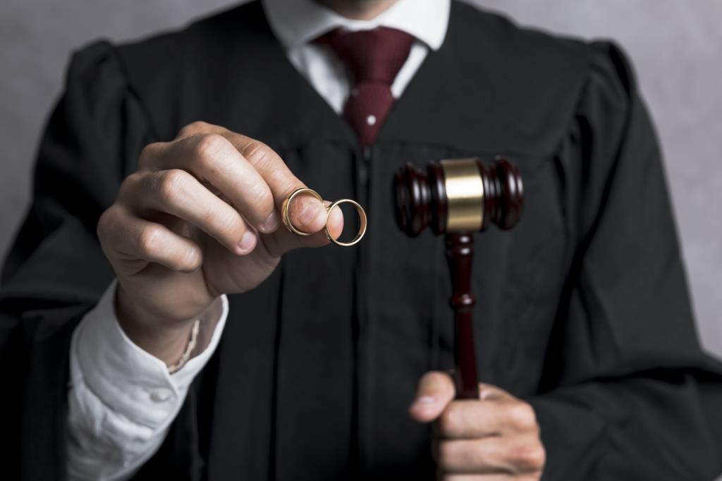close-up-judge-with-golden-rings-gavel